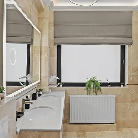 Central Two Rooms Apartment The Paradise Of Lights Bucarest Esterno foto