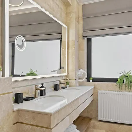 Central Two Rooms Apartment The Paradise Of Lights Bucarest Esterno foto